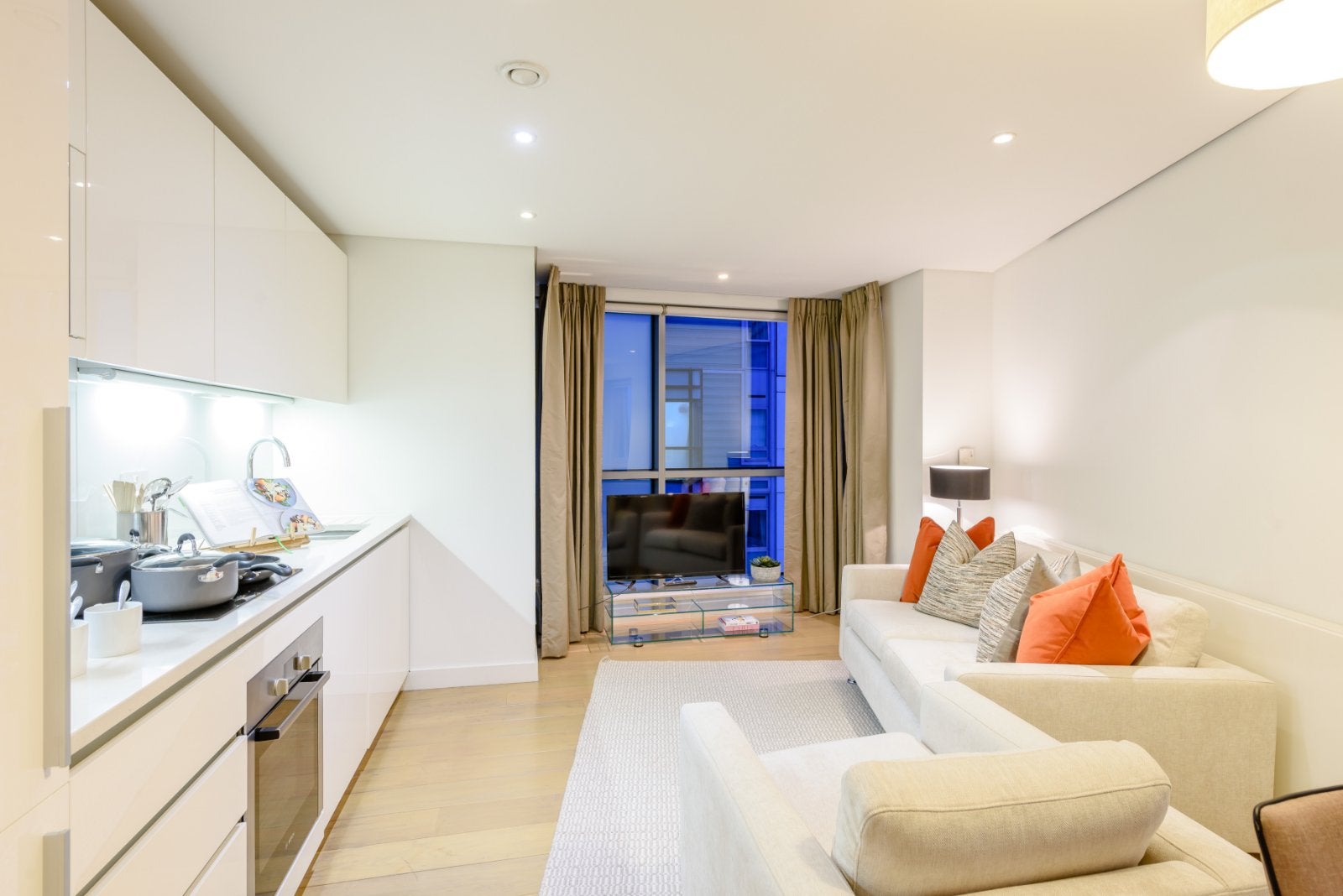 Flat Merchant Square in City of Westminster