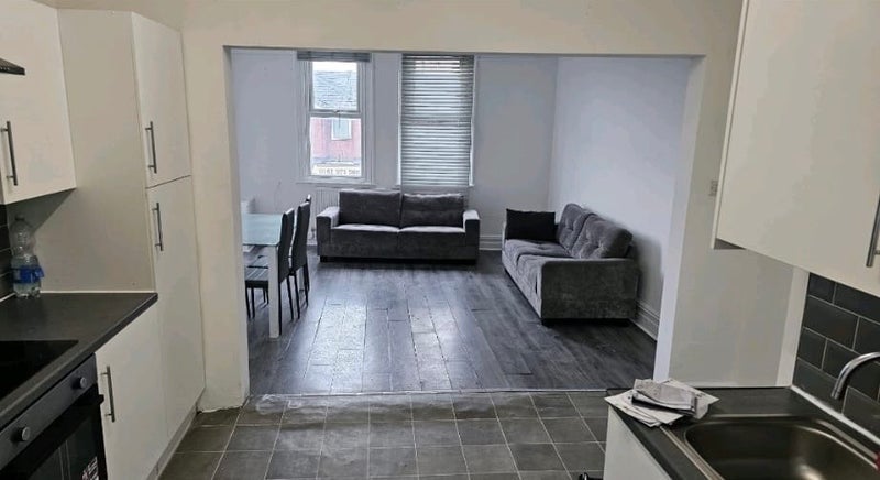 Room Dagenham Road in Manchester