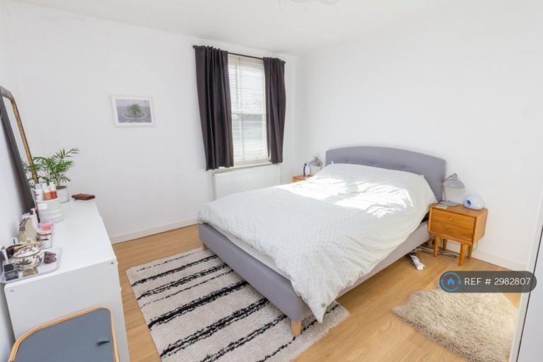 Flat Egmont Street in Greater London