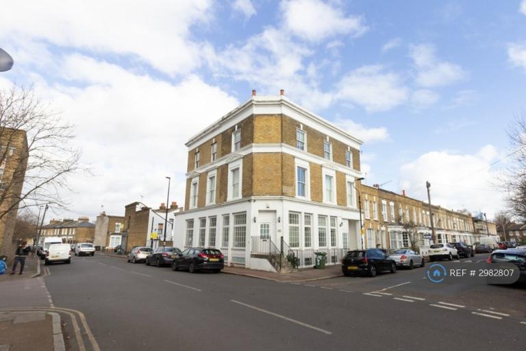 Flat Egmont Street in Greater London