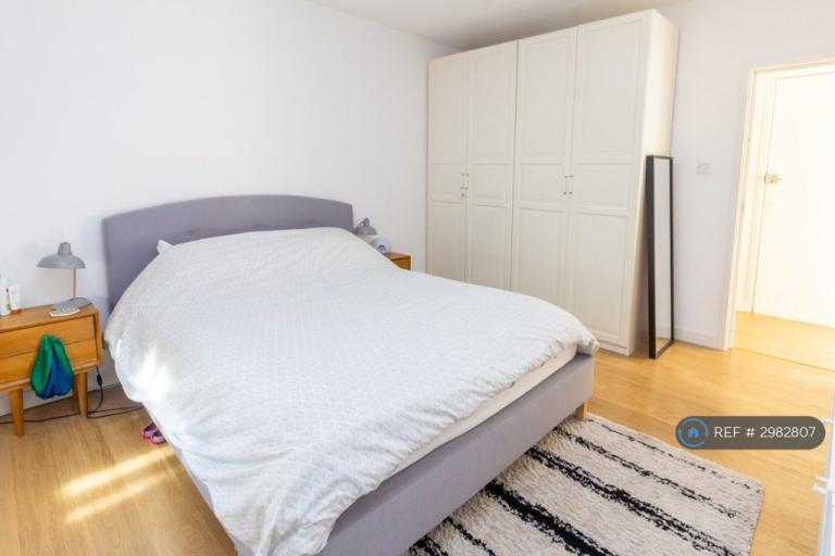 Flat Egmont Street in Greater London