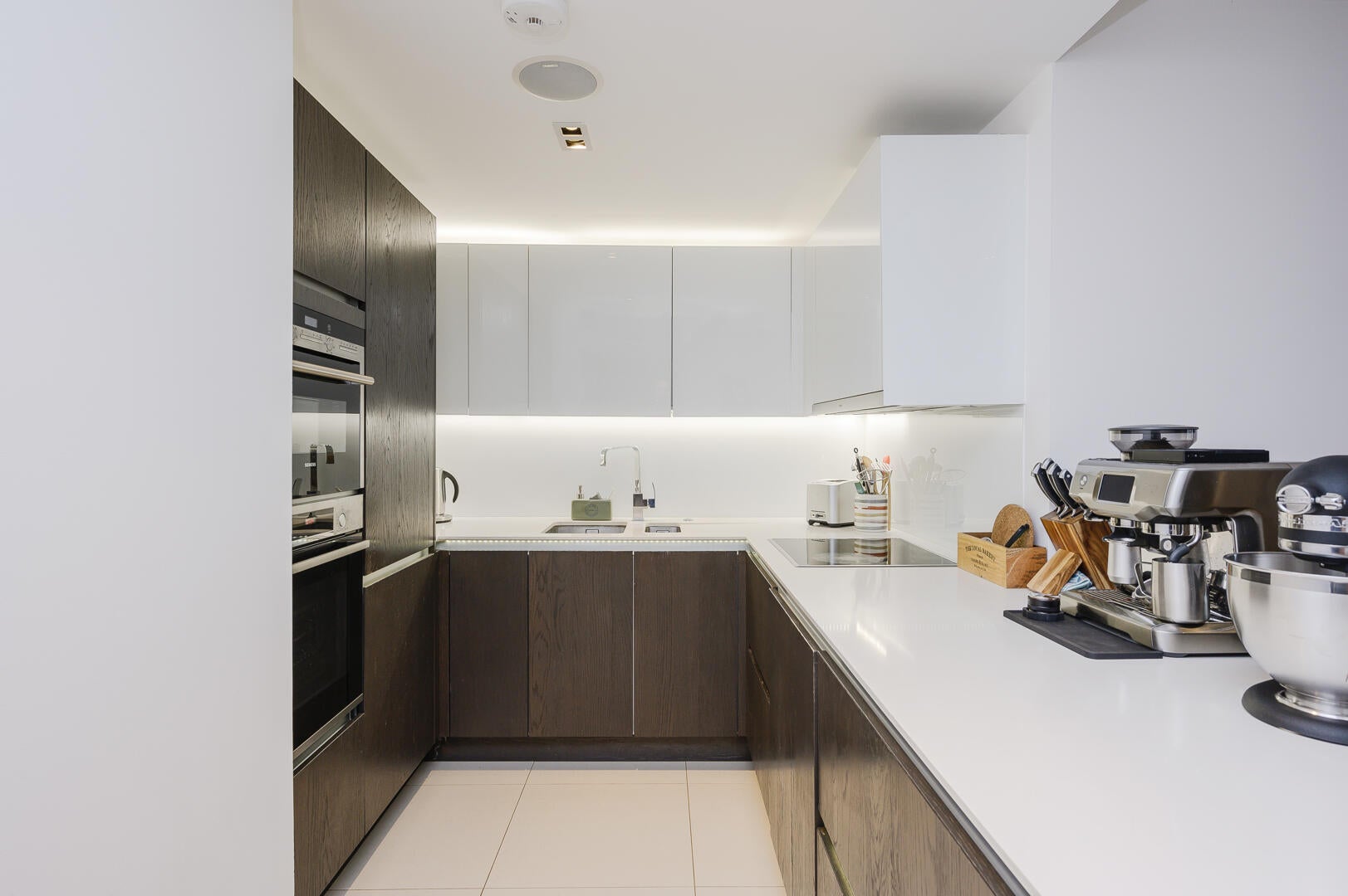 Flat Kew Bridge Road in Greater London