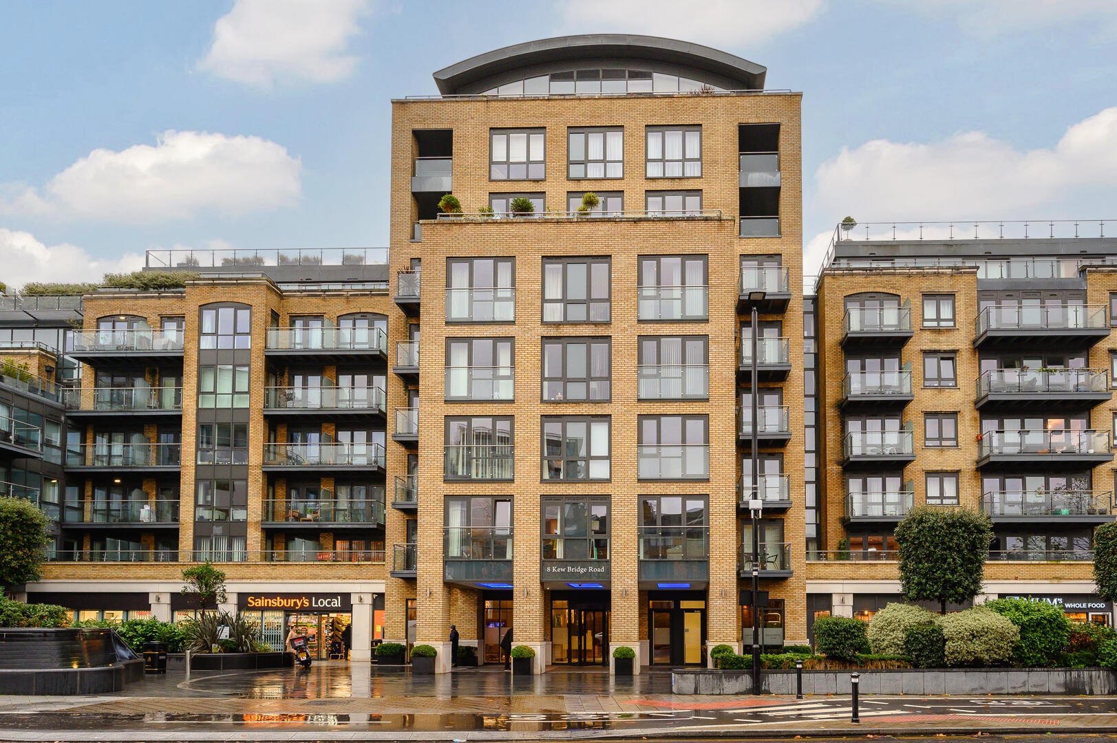 Flat Kew Bridge Road in Greater London