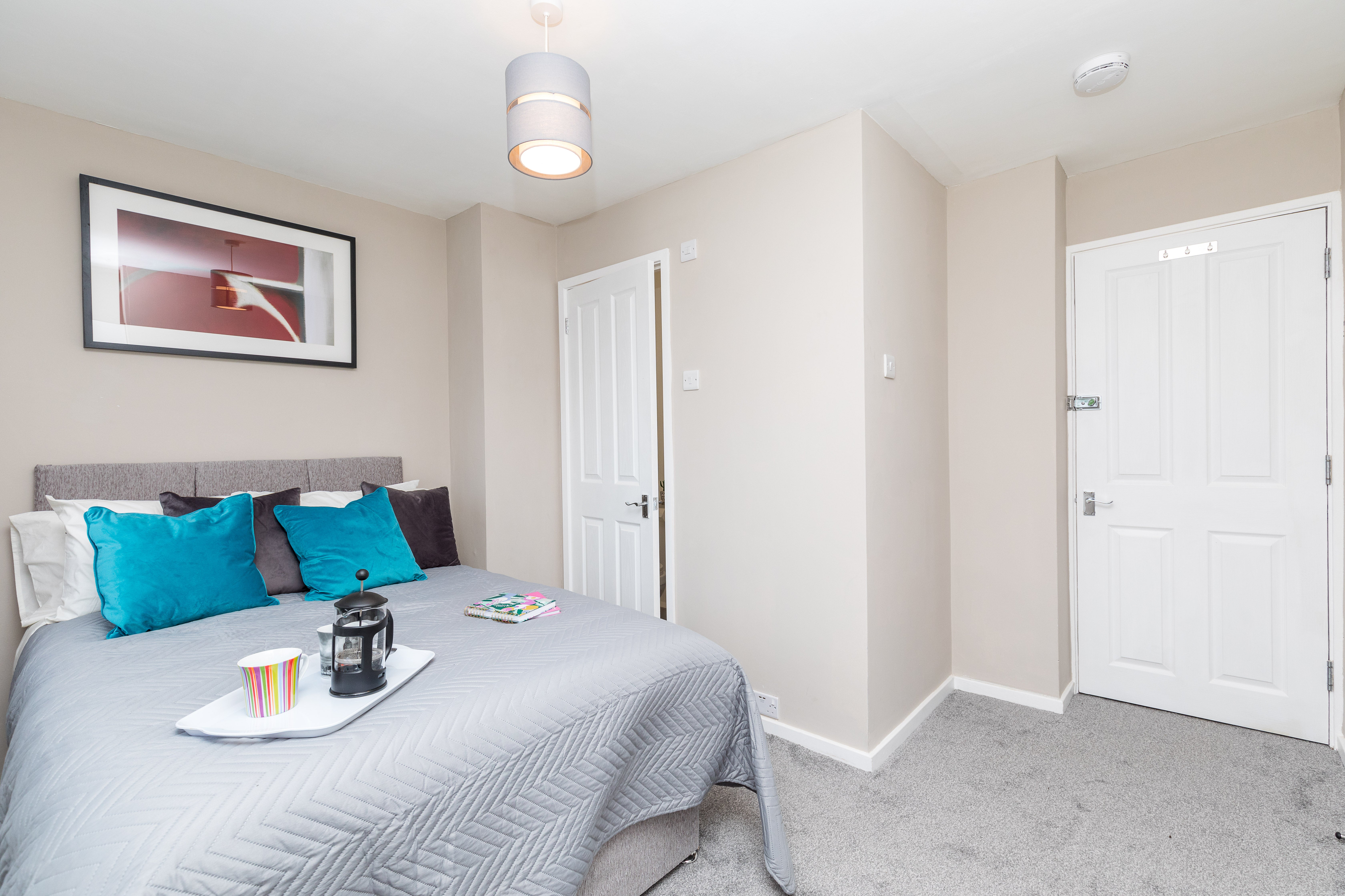Room Cuckmere Crescent in Crawley