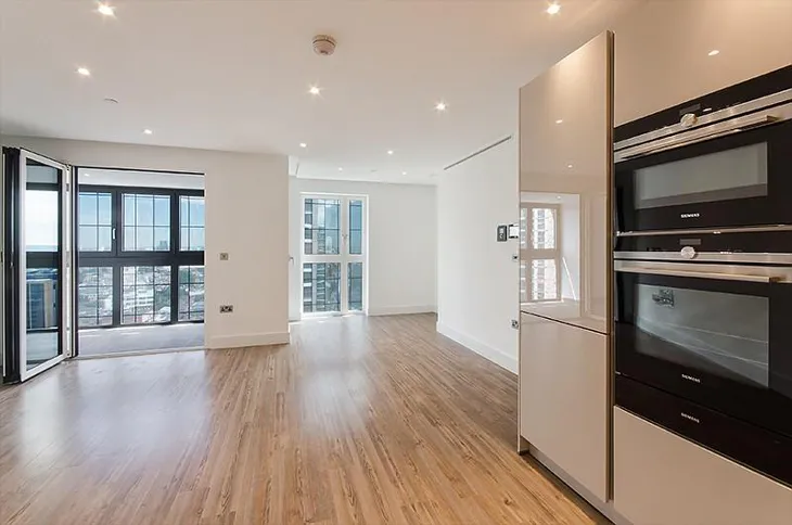 Flat New Drum Street in Greater London
