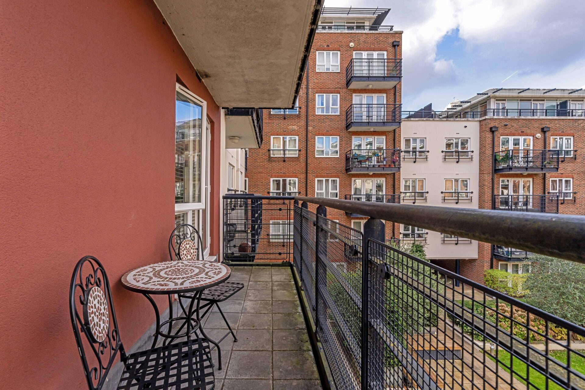 Flat Canbury Passage in Greater London