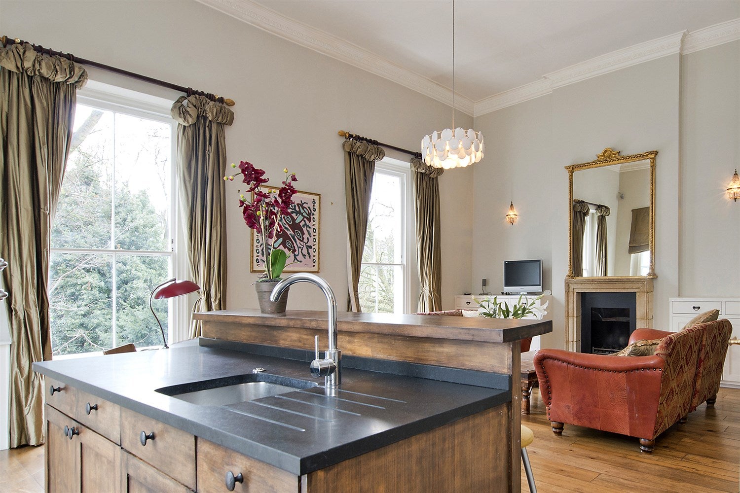 Flat Ladbroke Grove in Greater London