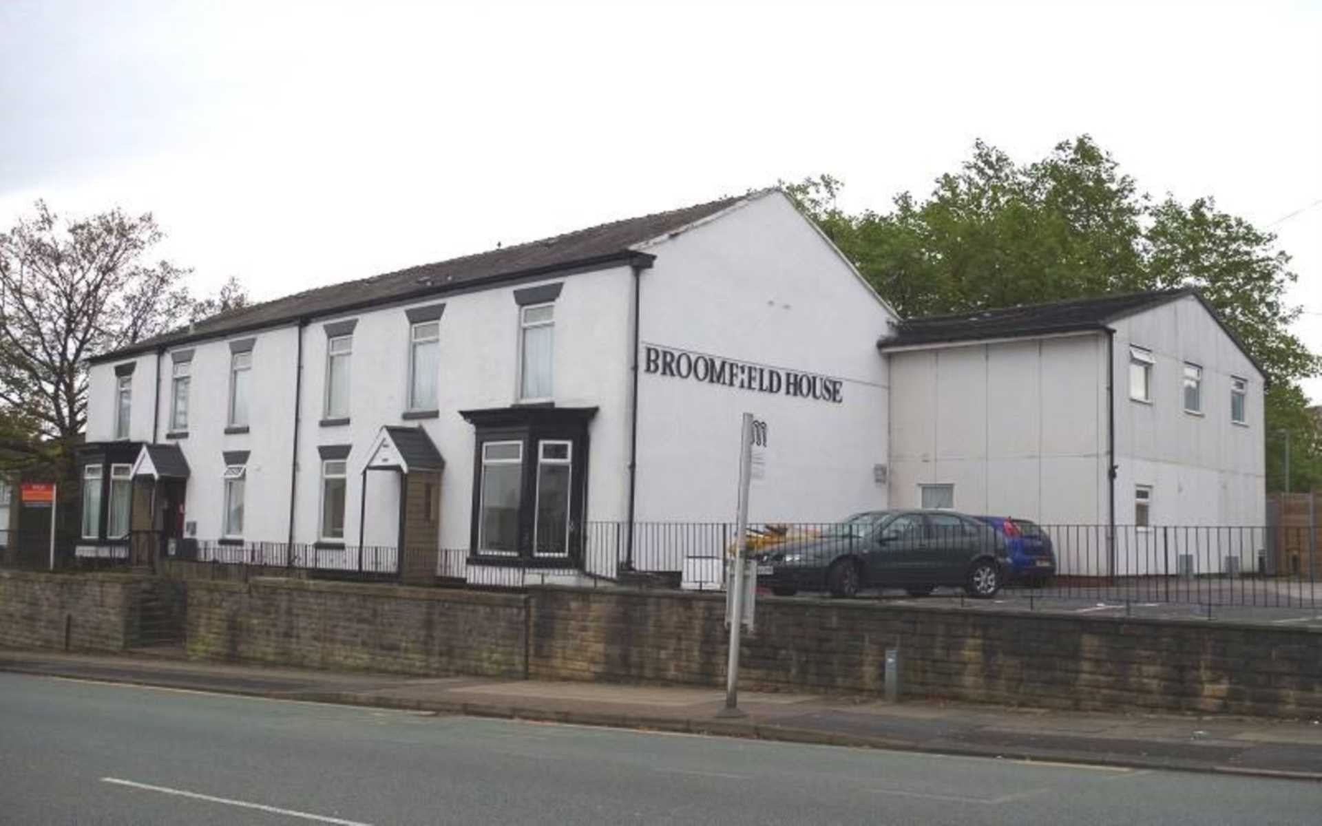 Room Wigan Road in Bolton
