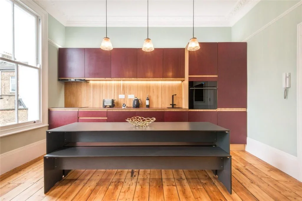 Flat Caedmon Road in Greater London