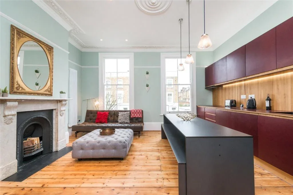 Flat Caedmon Road in Greater London