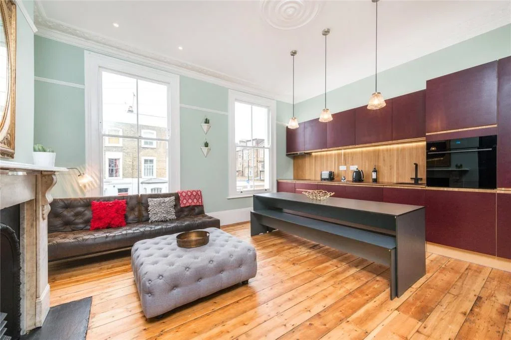 Flat Caedmon Road in Greater London
