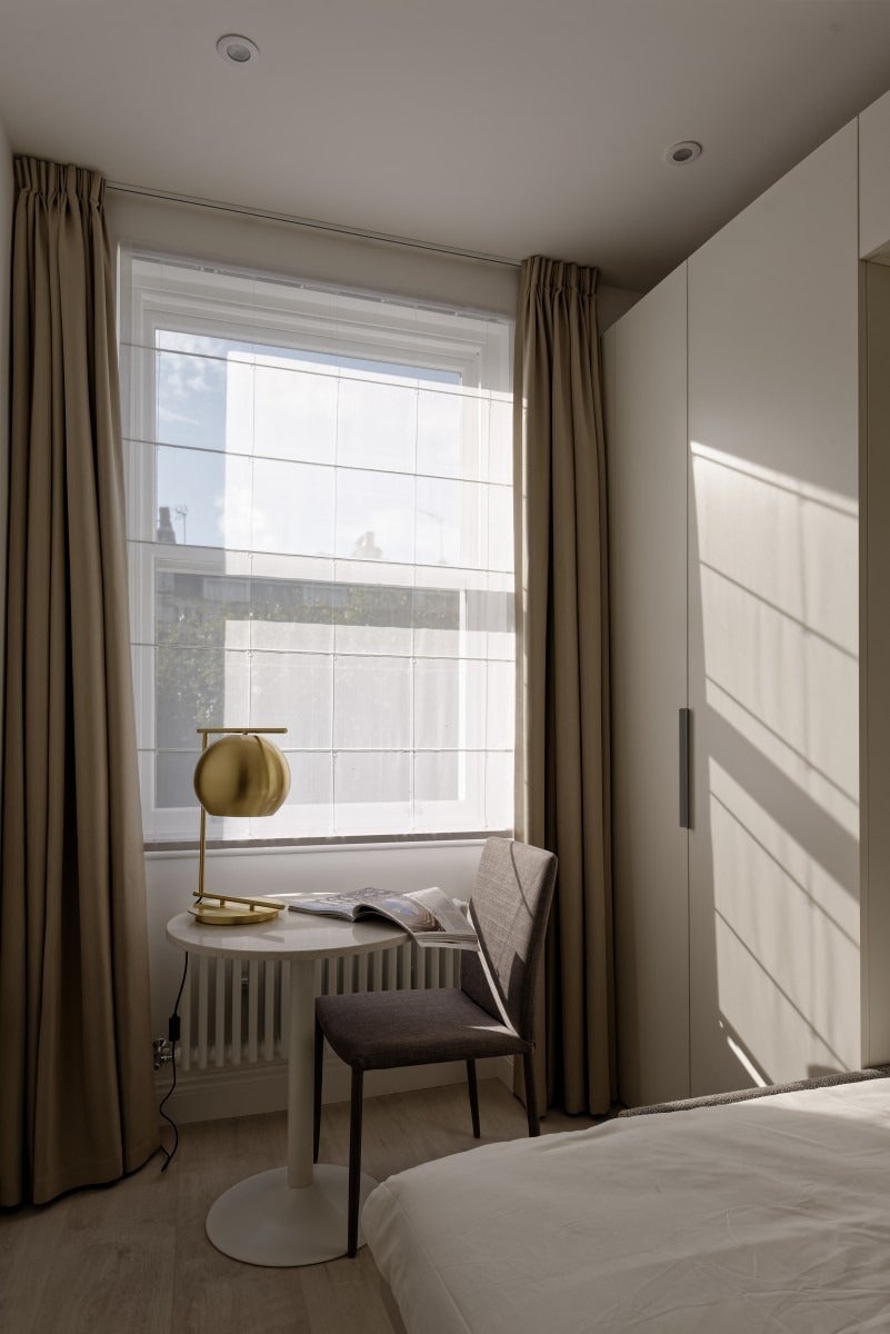 Flat Linden Gardens in Greater London