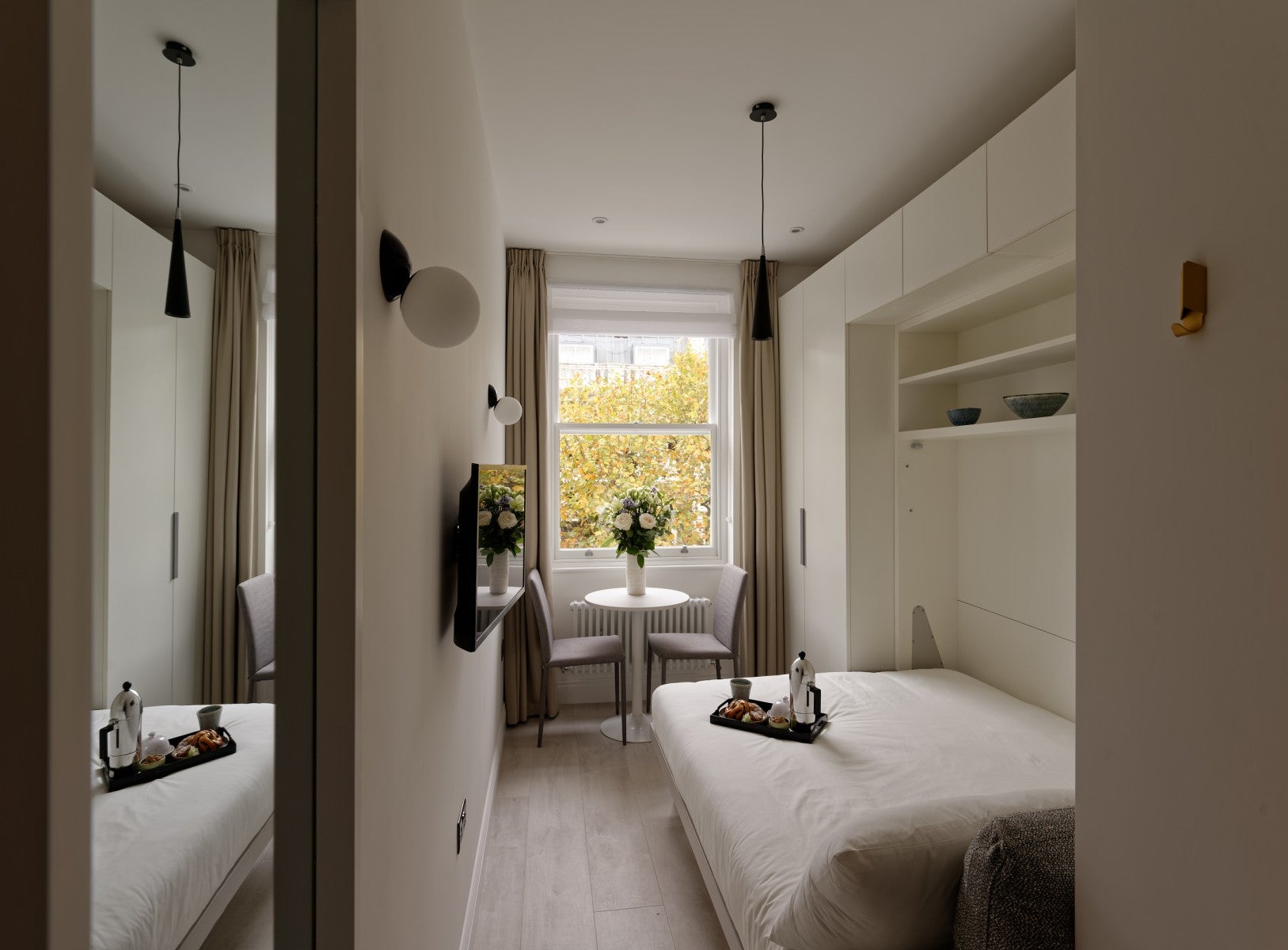 Flat Linden Gardens in Greater London