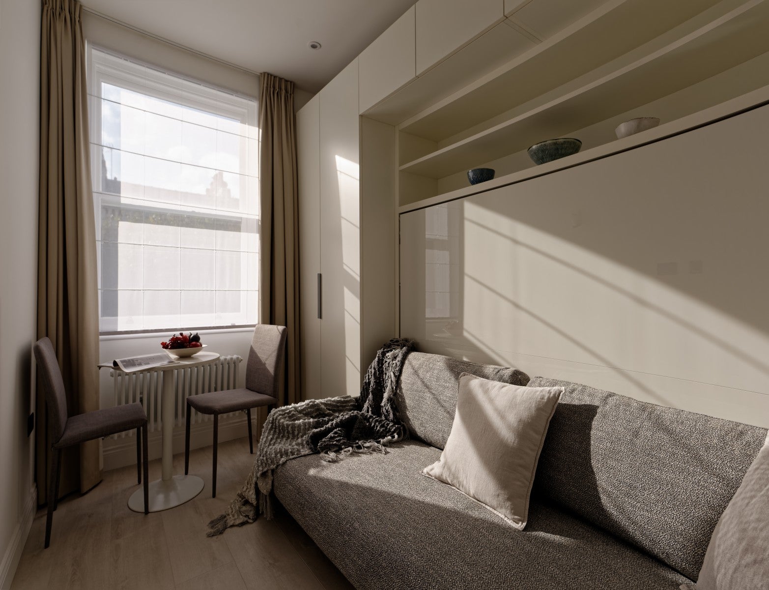 Flat Linden Gardens in Greater London