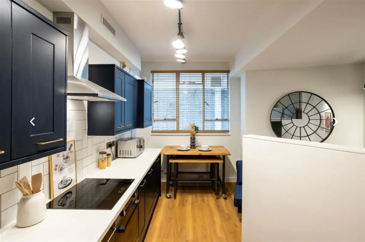 Flat Grosvenor Road in Greater London