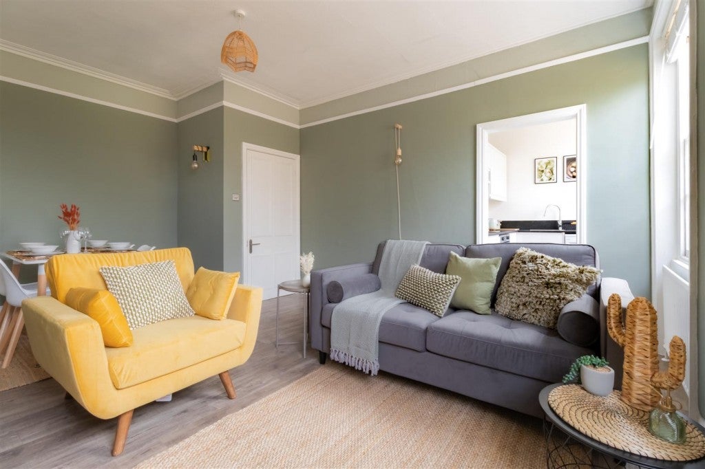 Flat Clarence Square in Cheltenham