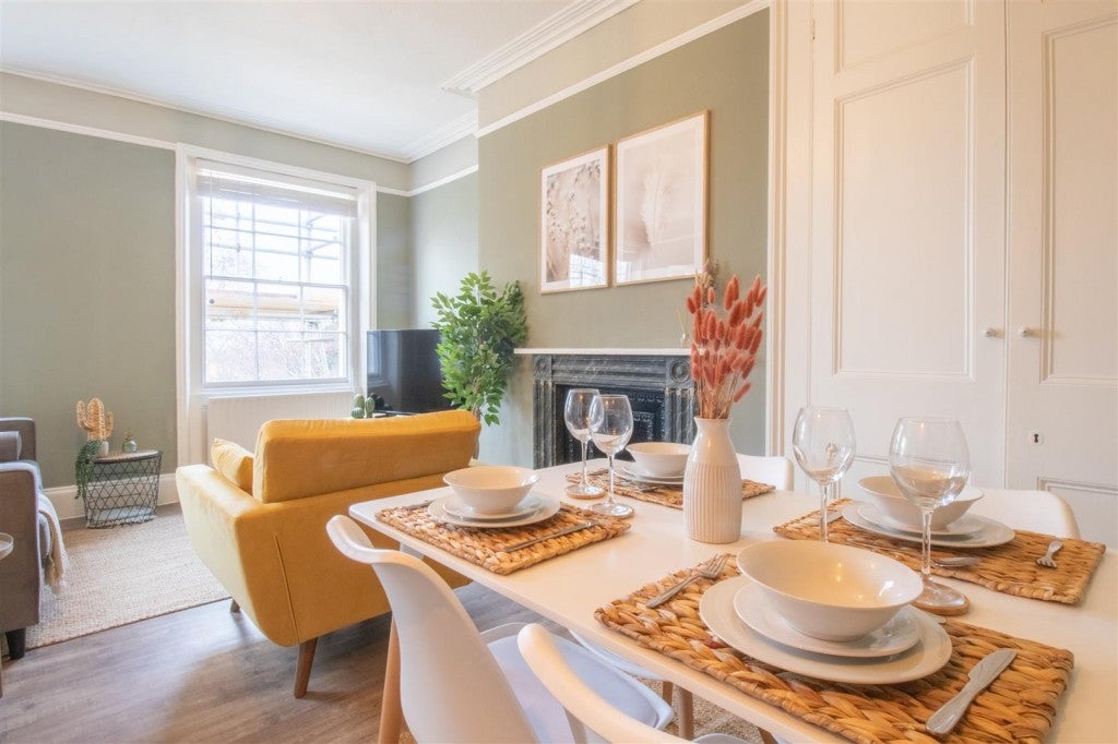 Flat Clarence Square in Cheltenham