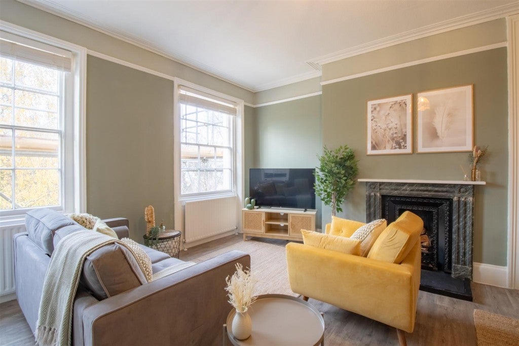Flat Clarence Square in Cheltenham