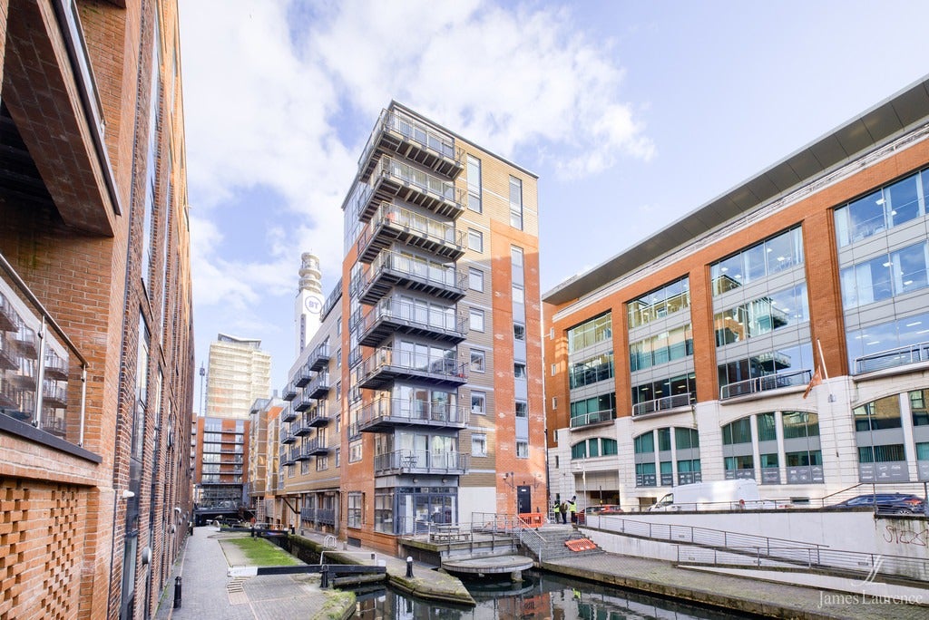 Flat Summer Row in Birmingham