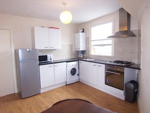 Flat Lower Clapton Road in Greater London