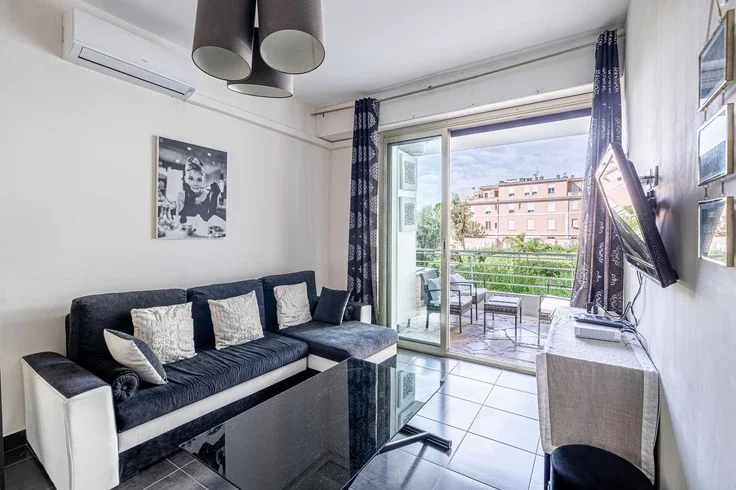 Flat Avenue des Hespérides in Cannes