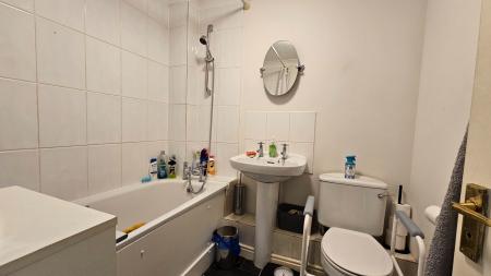 Flat Malden Road in Greater London