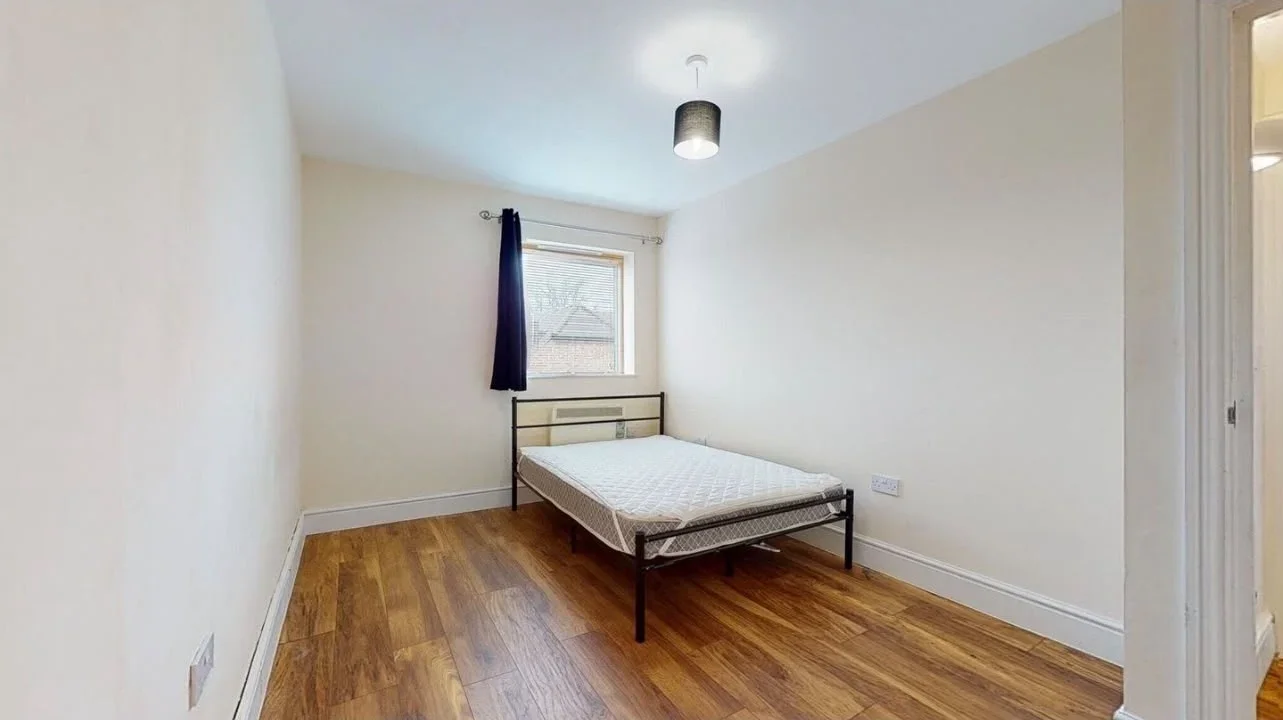 Room Normanshire Drive in Greater London