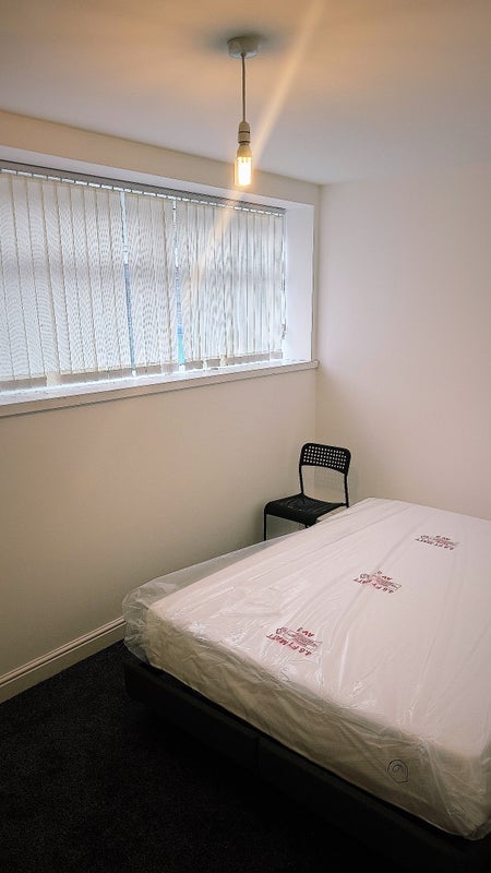Room Oldham Road in Middleton