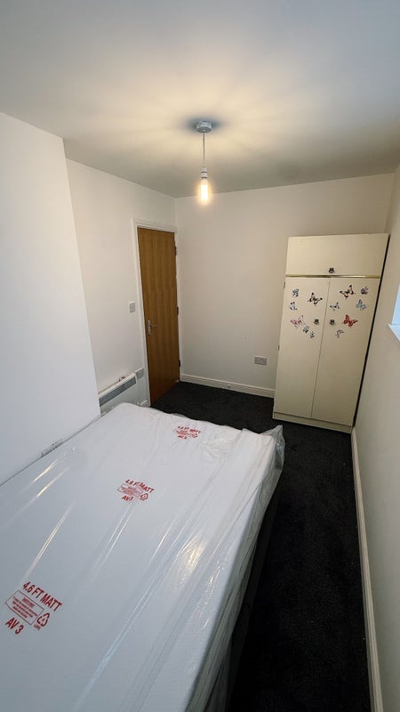 Room Oldham Road in Middleton