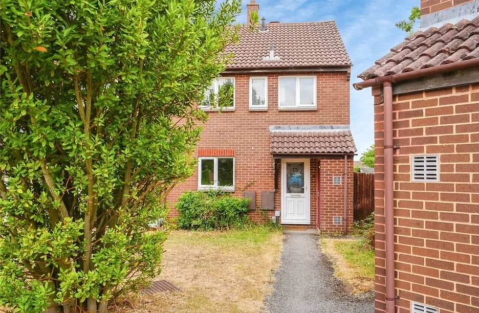 House Rochford Gardens in Cherwell District