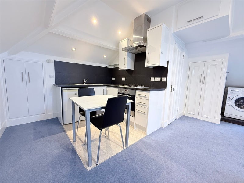 Flat Dartmouth Road in Greater London