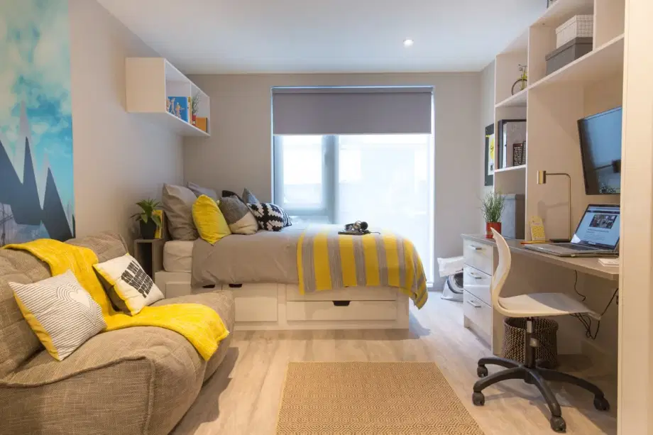 Flat Willowbank Crescent in Glasgow