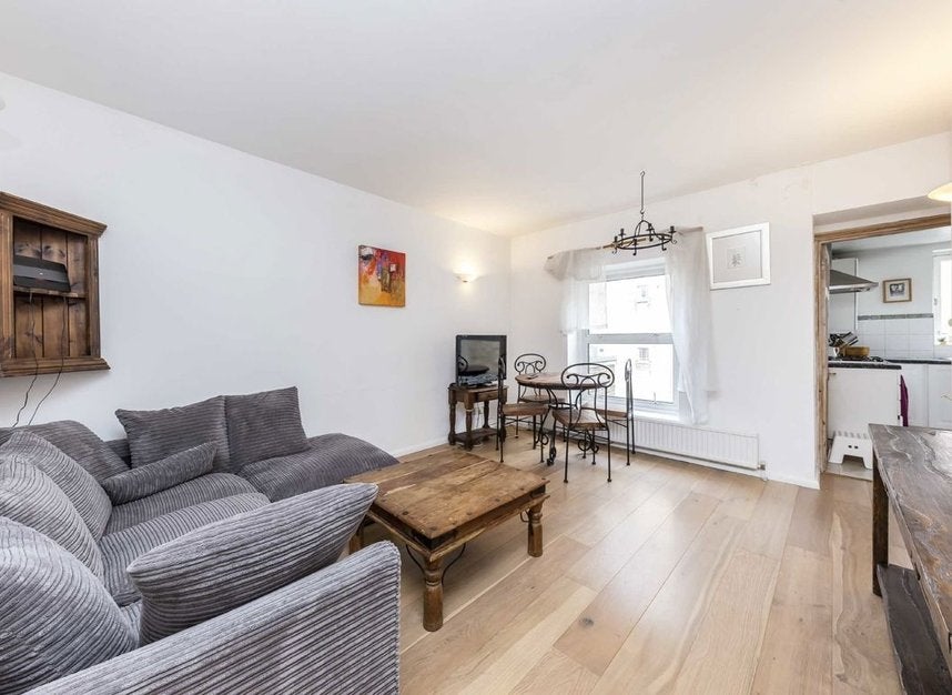 Flat Hatherley Grove in City of Westminster
