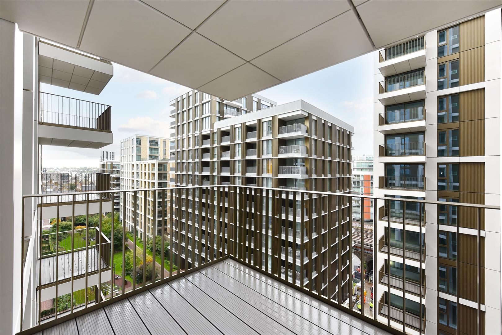 Flat Prince of Wales Drive in Greater London