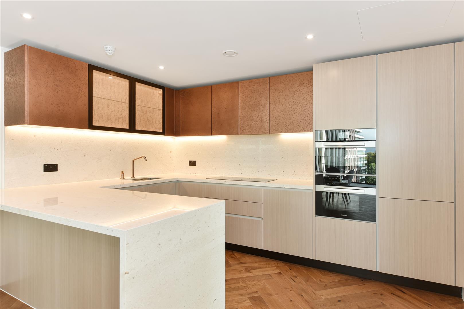 Flat Prince of Wales Drive in Greater London