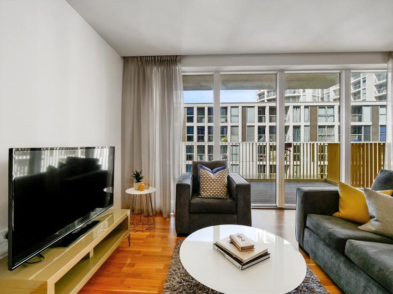 Flat Millharbour in Greater London