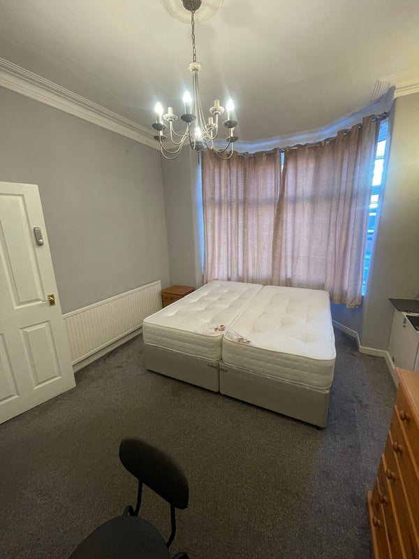 Room Belmont Avenue in Salford