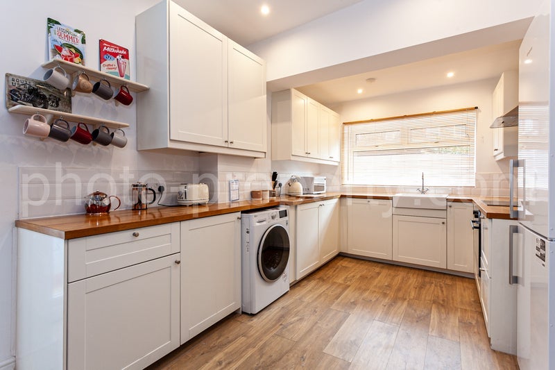 Room Belmont Avenue in Salford