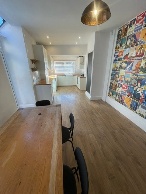 Room Belmont Avenue in Salford