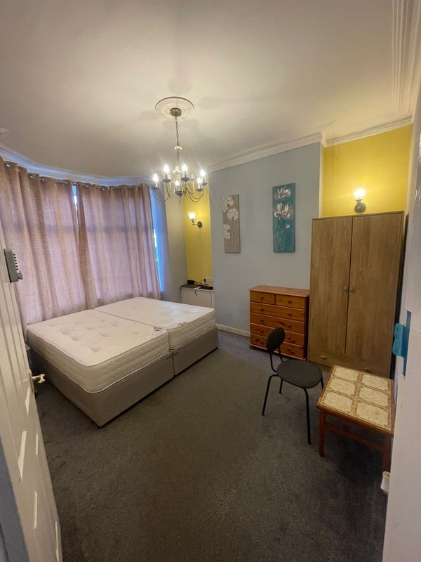 Room Belmont Avenue in Salford
