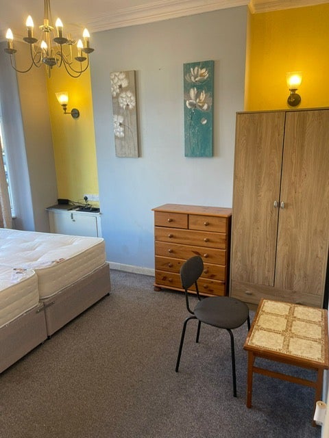 Room Belmont Avenue in Salford