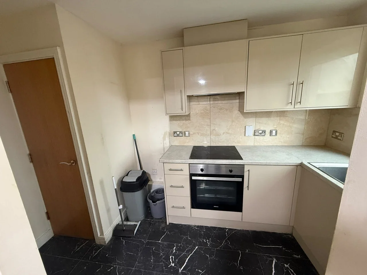 Flat Hainault Street in Greater London