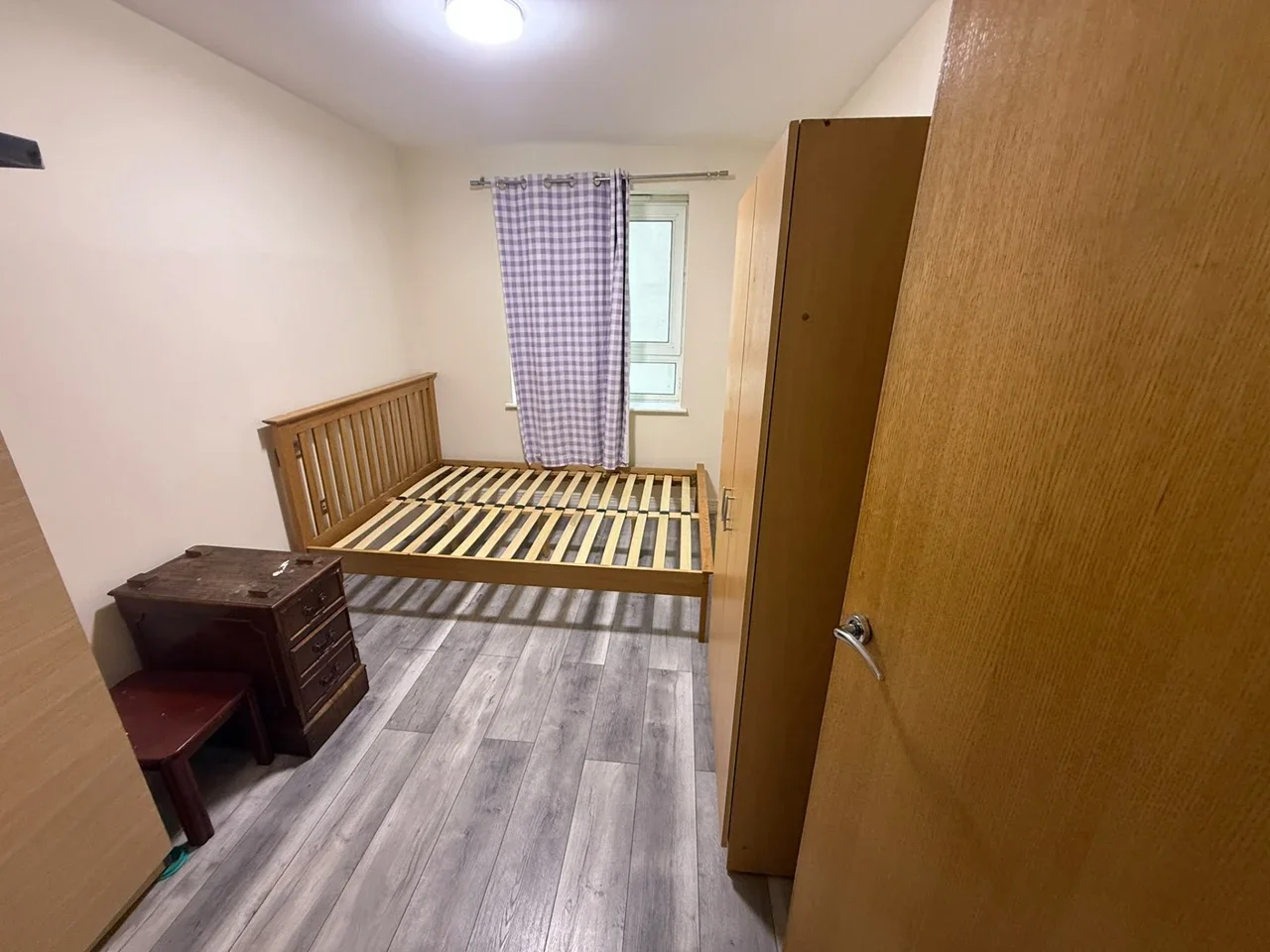 Flat Hainault Street in Greater London