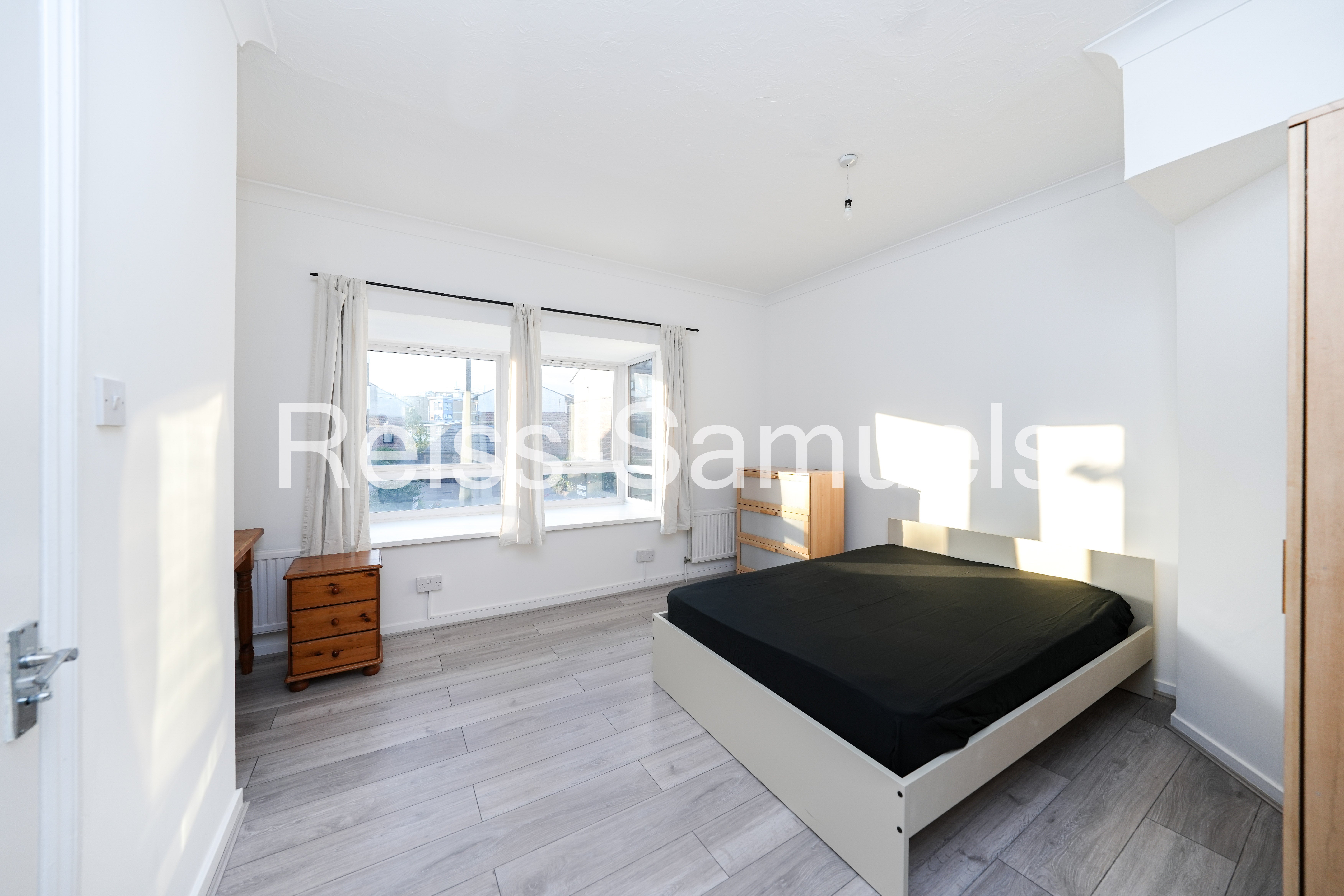 House Barnfield Place in Greater London