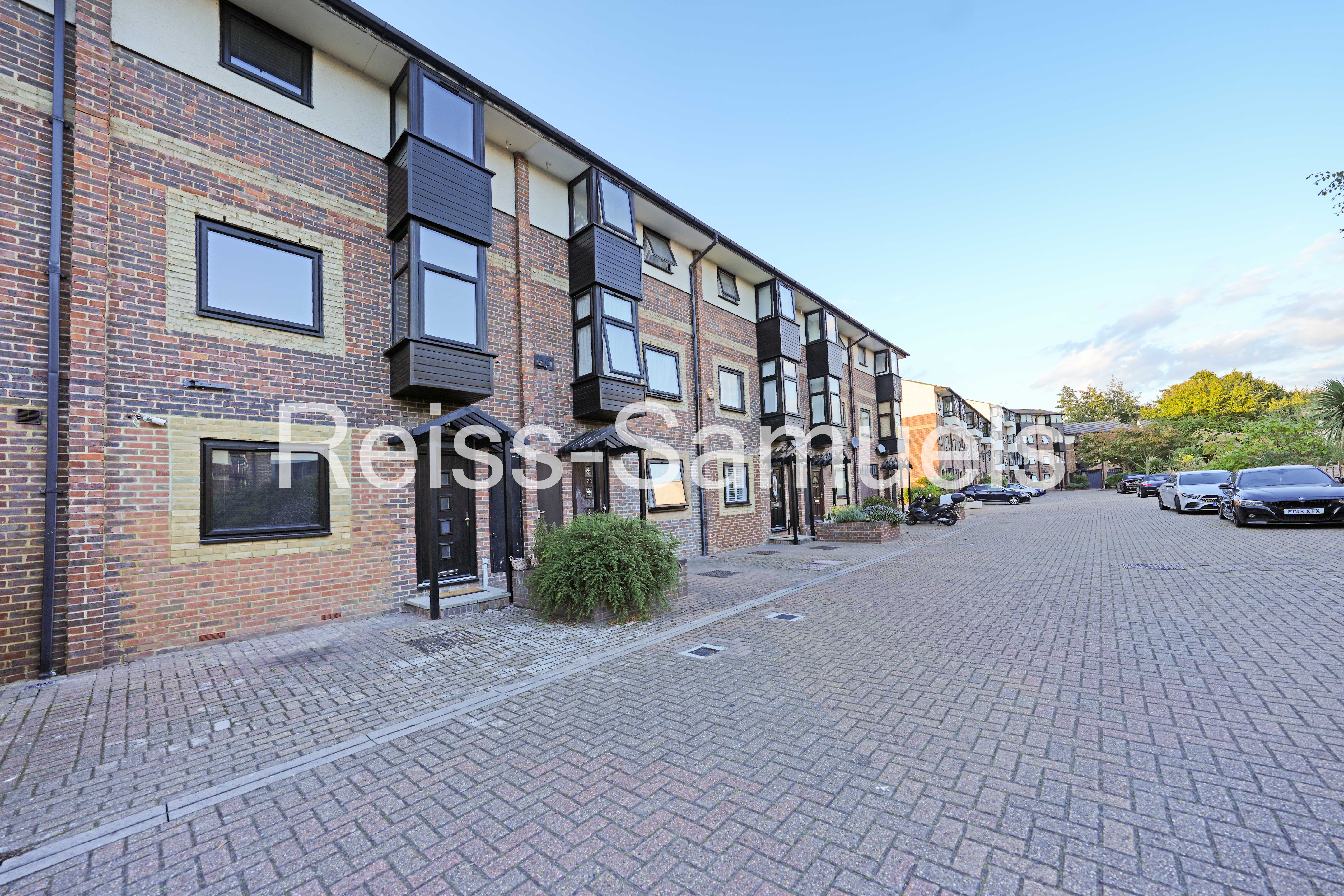 House Barnfield Place in Greater London