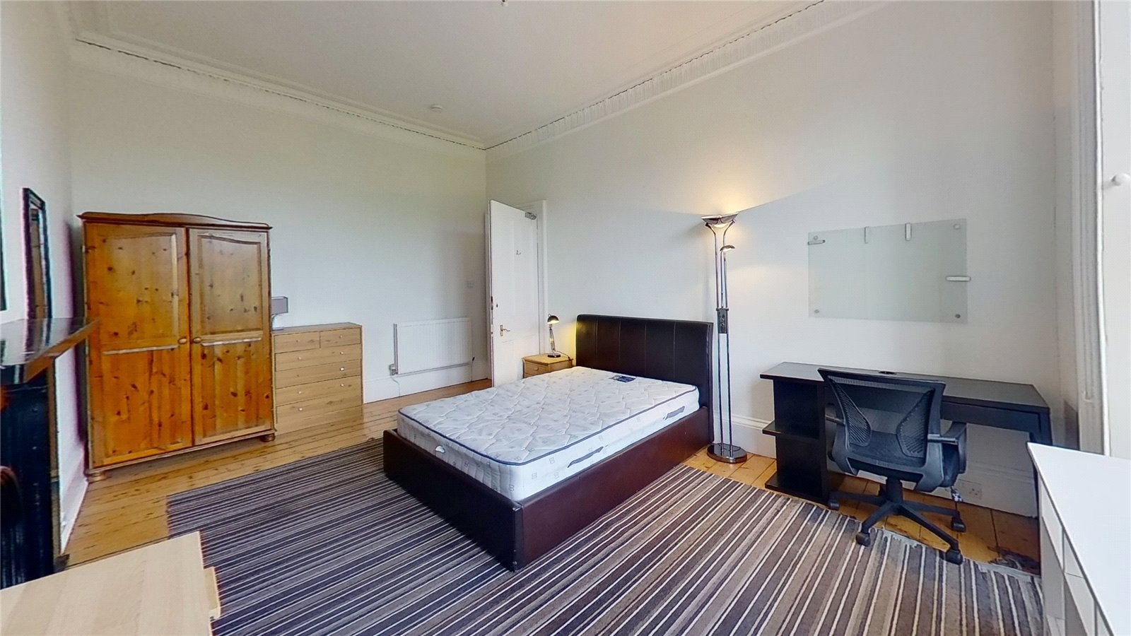 Flat Parkside Terrace in City of Edinburgh