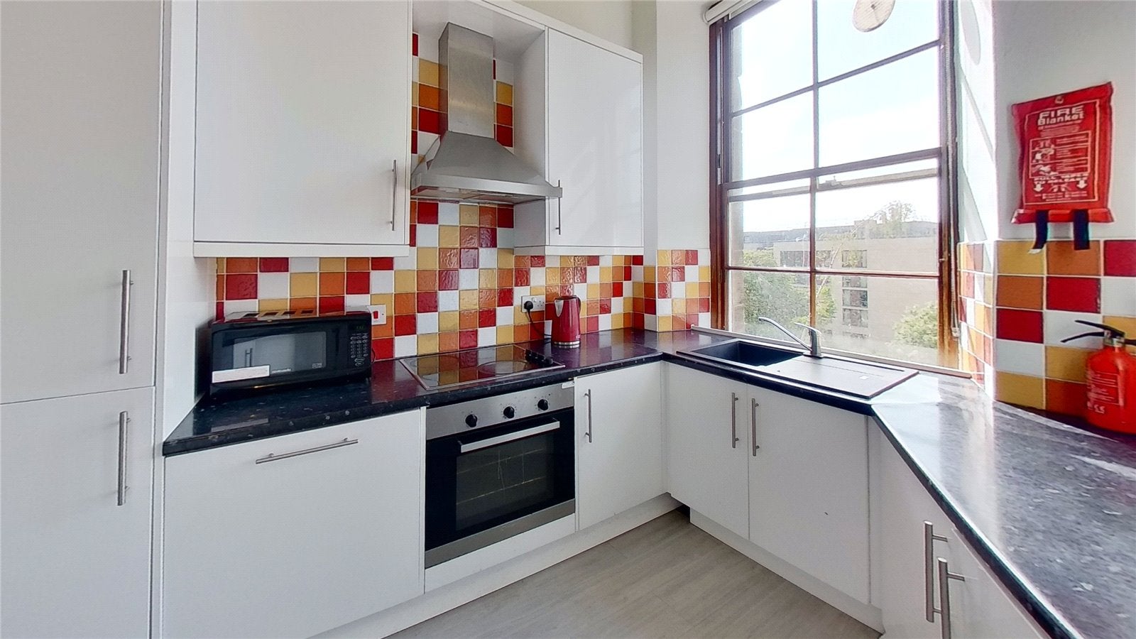 Flat Parkside Terrace in City of Edinburgh
