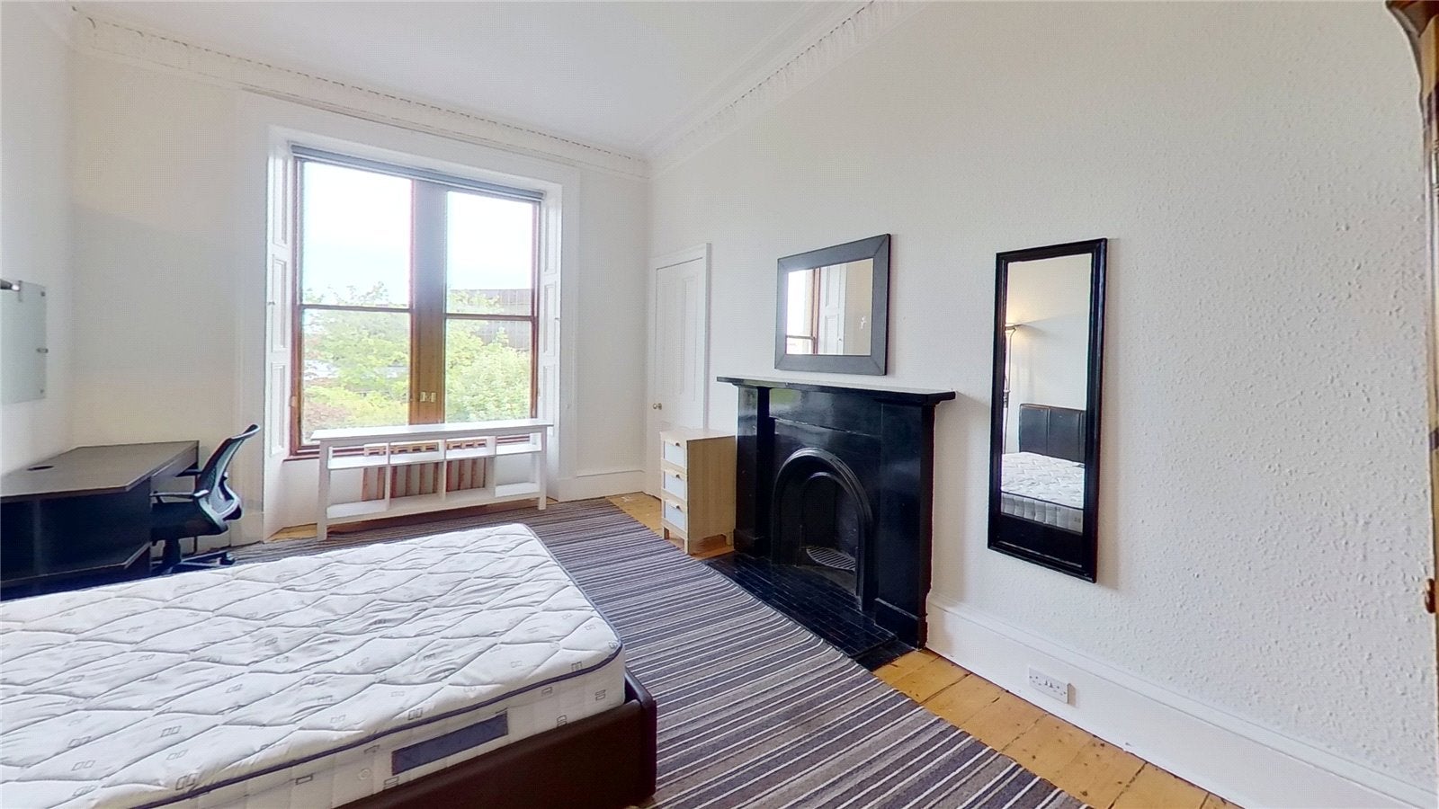 Flat Parkside Terrace in City of Edinburgh