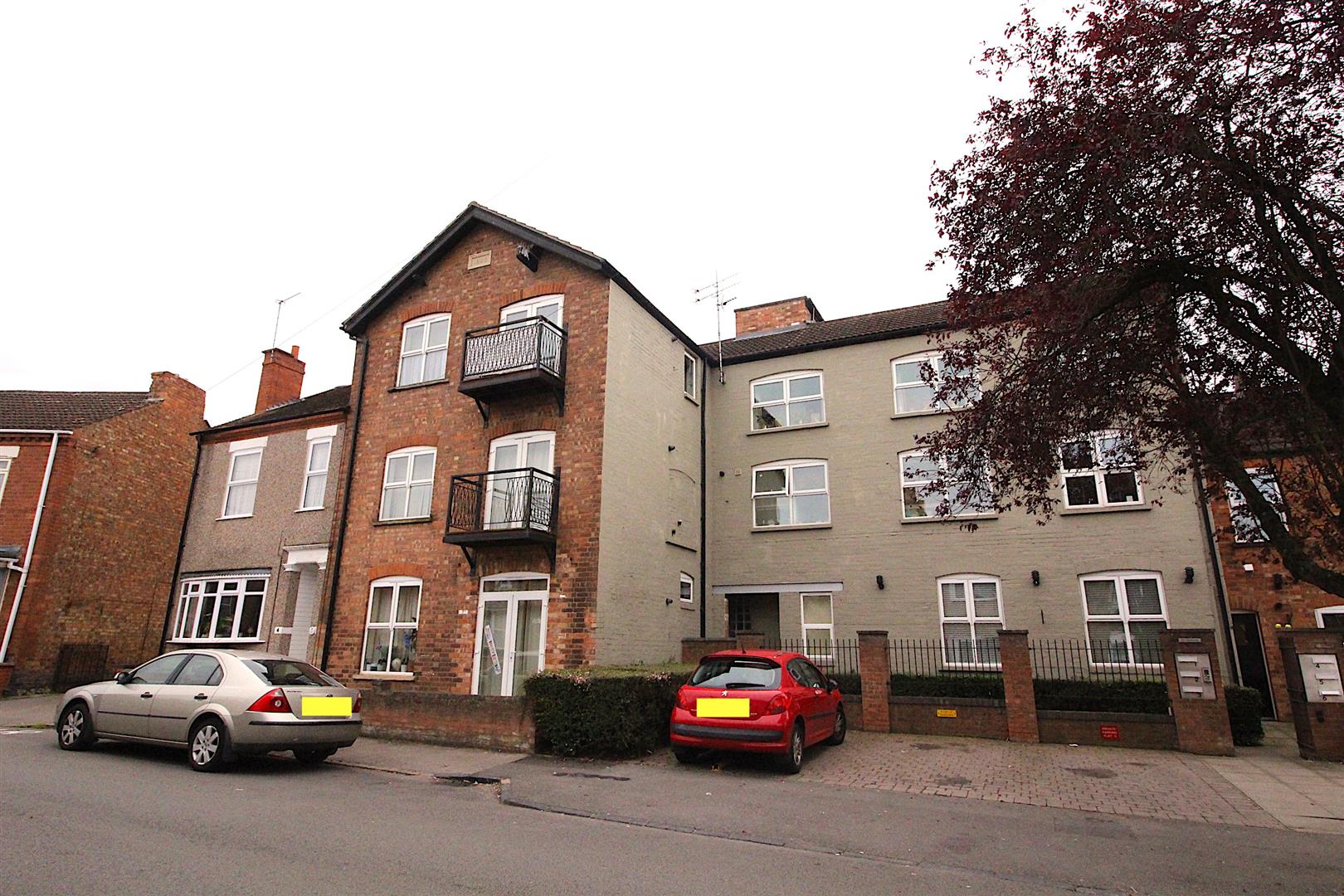 Flat Leicester Road in Rugby