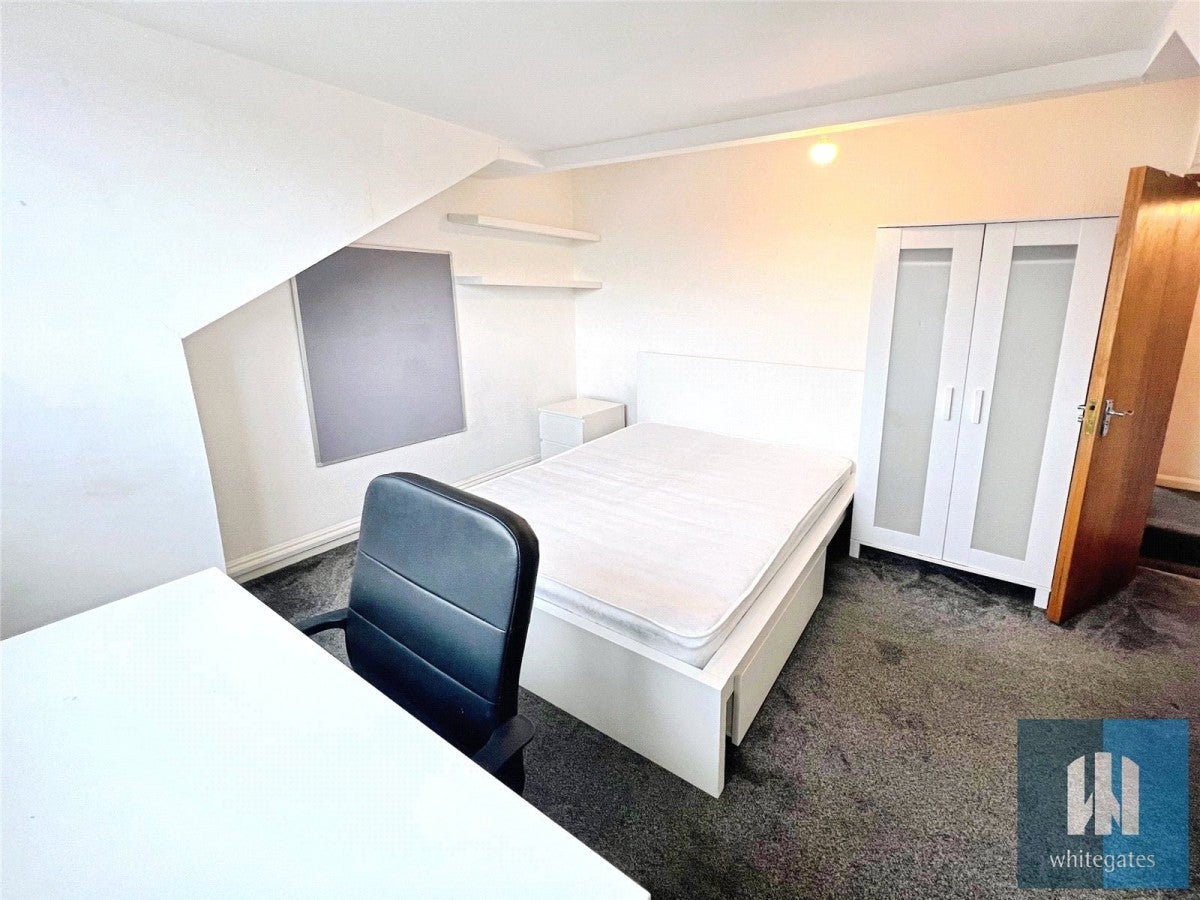Flat Back Burchett Grove in Leeds